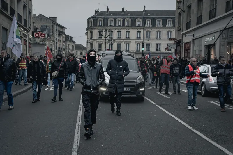 Quand les chemises rouges hantaient les barricades : les communards d'inspiration garibaldinne en 1871